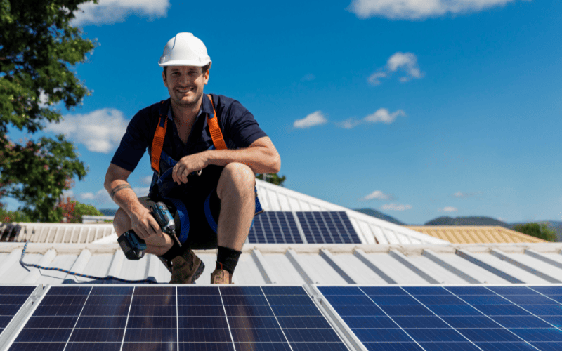 An expert solar energy employee - choosing the right solar company